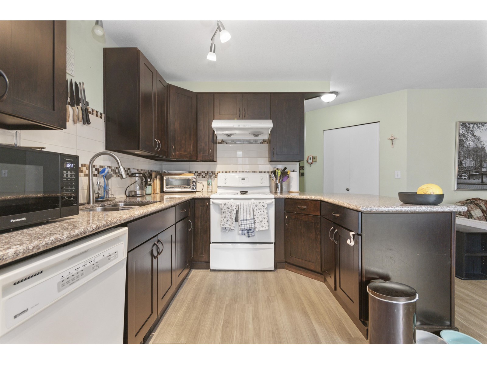 Property at 5 45640 STOREY AVENUE image 5