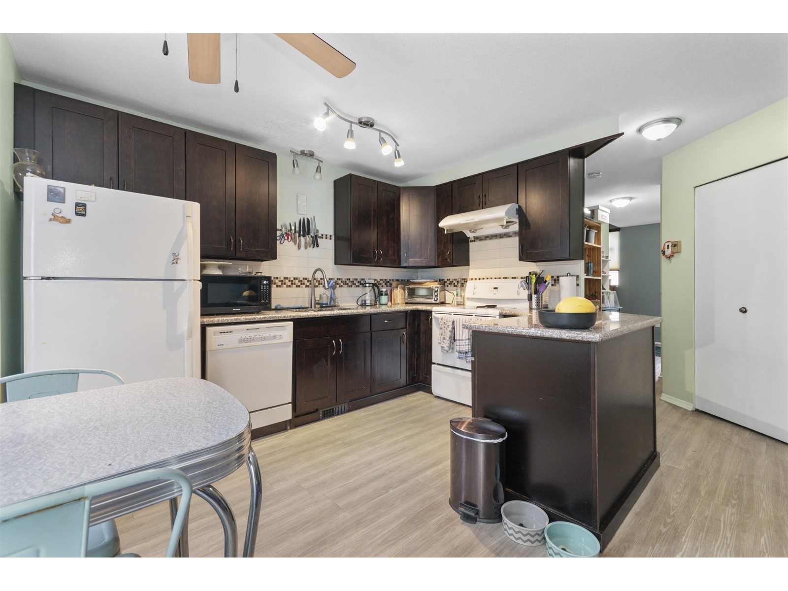 Property at 5 45640 STOREY AVENUE image 4