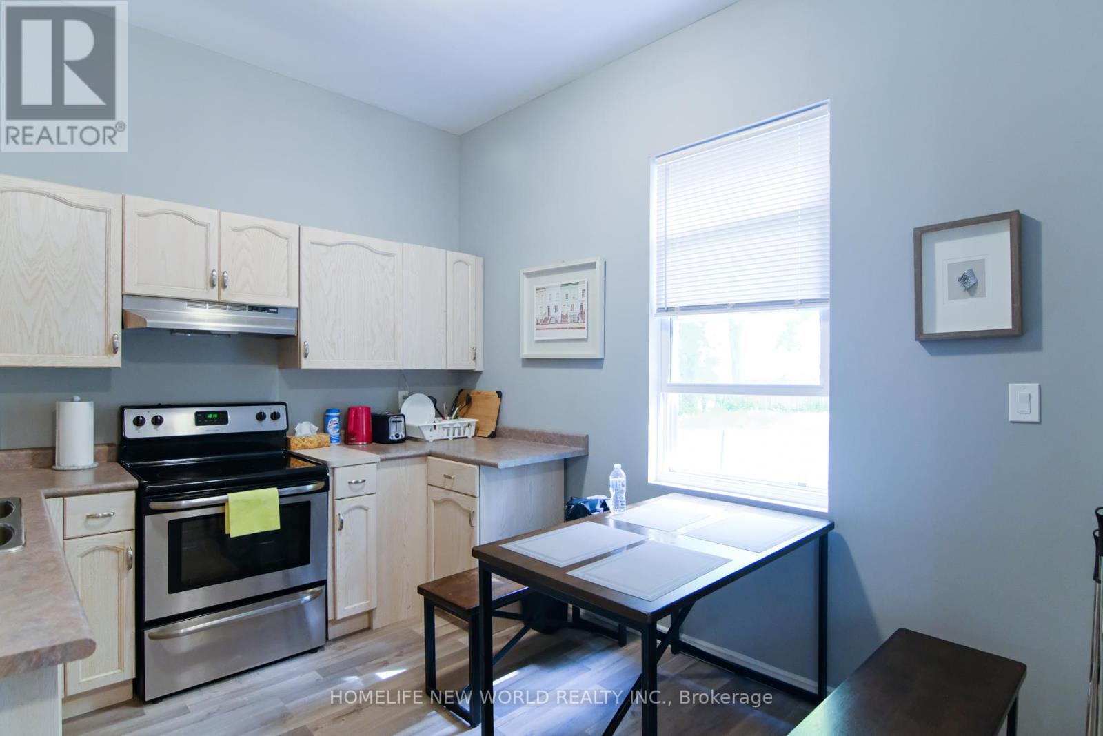 Photo 21 of 28 for 144 Adelaide Street N