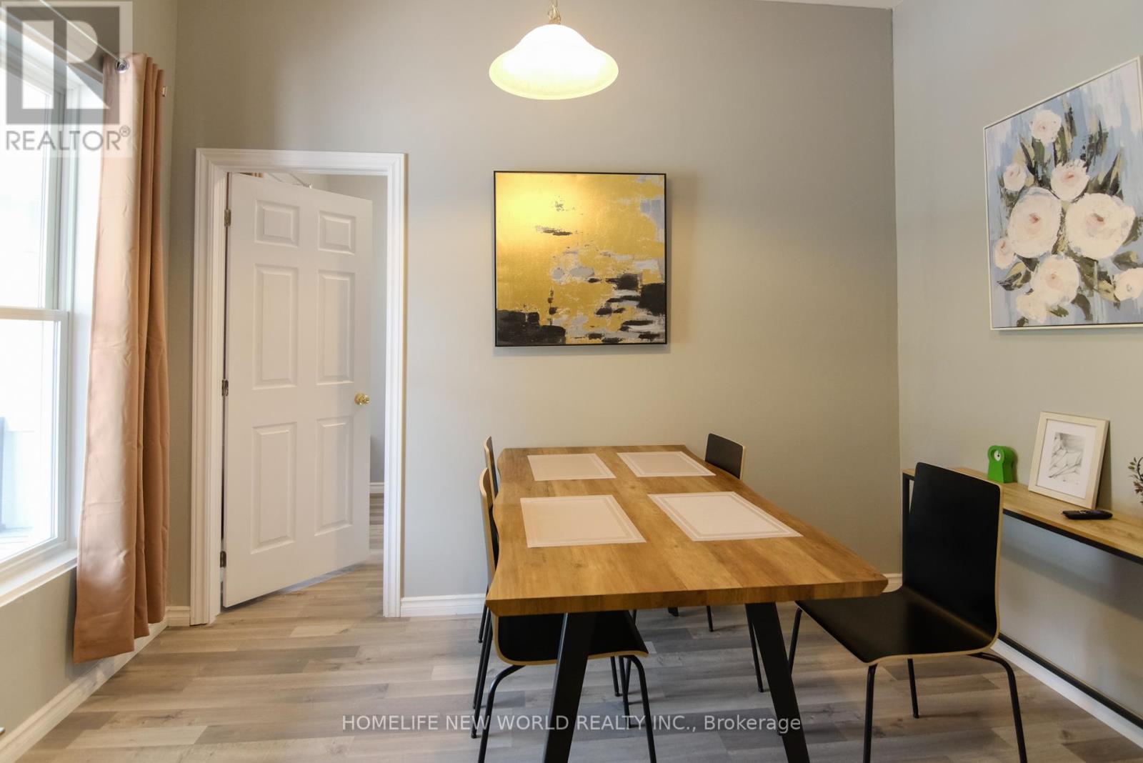 Photo 6 of 28 for 144 Adelaide Street N