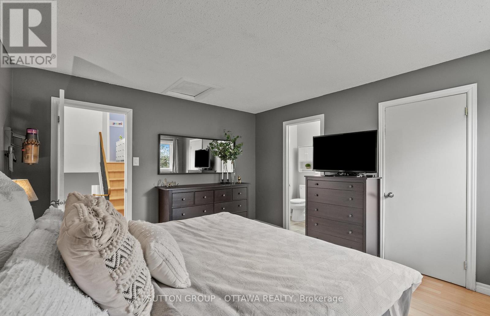 55 Lightfoot Place, Ottawa, Ontario  K2L 3M3 - Photo 16 - X12113233