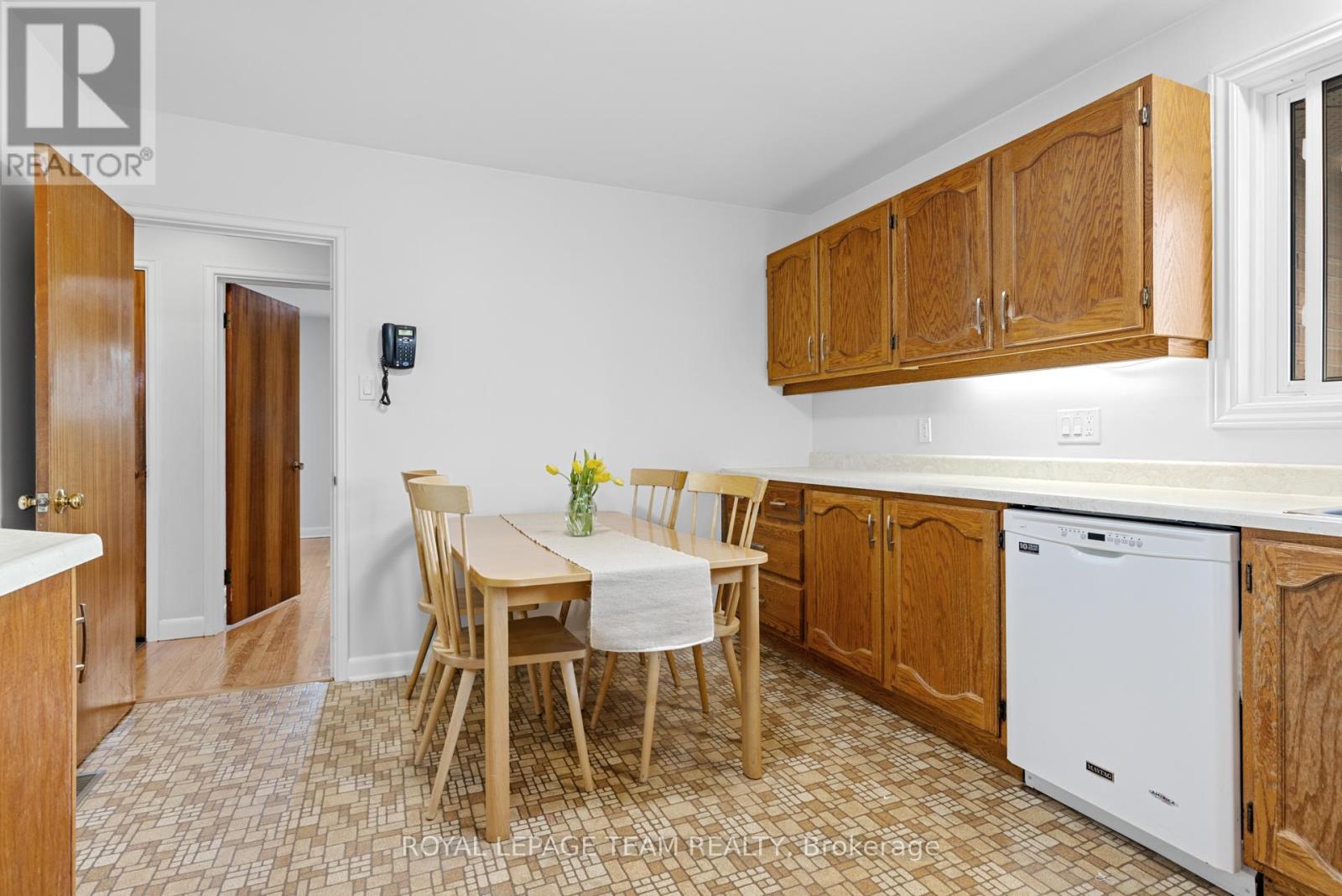 1215 Agincourt Road, Ottawa, Ontario  K2C 2H8 - Photo 8 - X12113322