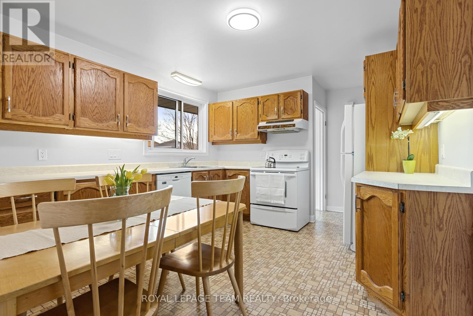 1215 Agincourt Road, Ottawa, Ontario  K2C 2H8 - Photo 9 - X12113322