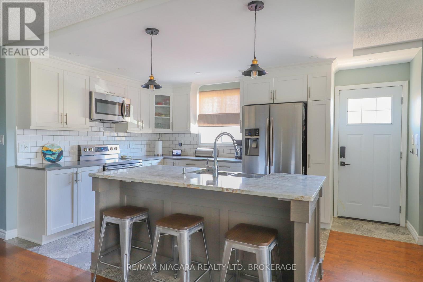 34 Swayze Court, Thorold (Allanburg/thorold South), Ontario  L2V 4Y9 - Photo 5 - X12113270