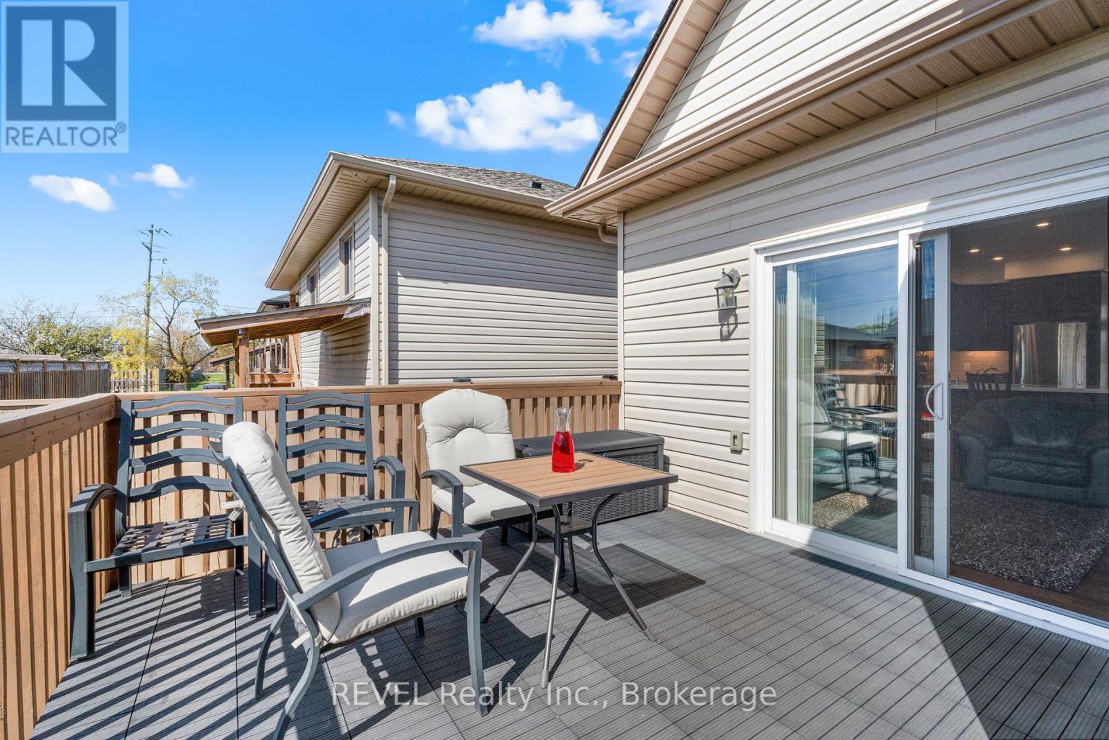 11 Berkshire Drive, St. Catharines, Ontario  L2M 0C2 - Photo 28 - X12113299