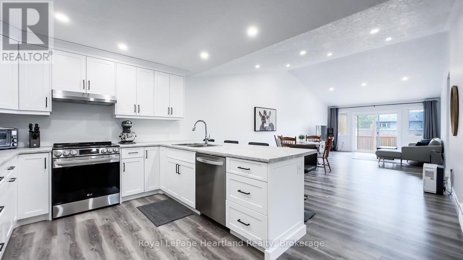 86 Osborne Street, Central Huron, Ontario  L0M 1L0 - Photo 4 - X12113290