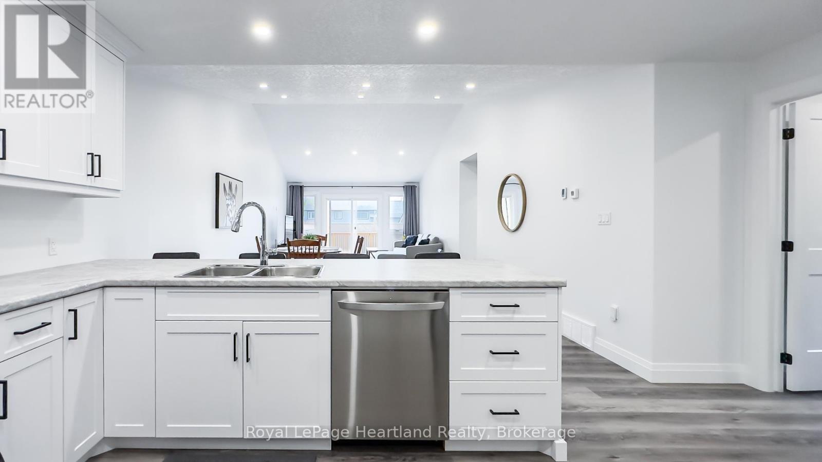 86 Osborne Street, Central Huron, Ontario  L0M 1L0 - Photo 6 - X12113290