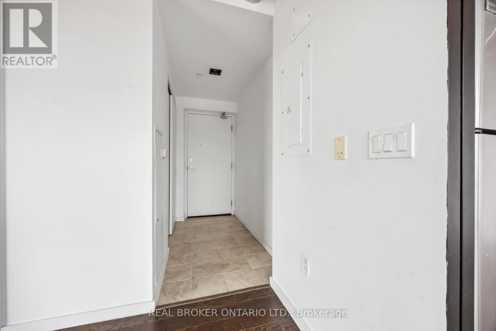 603 - 51 Trolley Crescent, Toronto, Ontario  M5A 0E9 - Photo 8 - C12113239