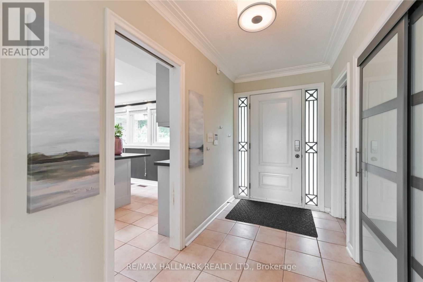 16 Cavalier Crescent, Vaughan (Uplands), Ontario  L4J 1K5 - Photo 2 - N12113286