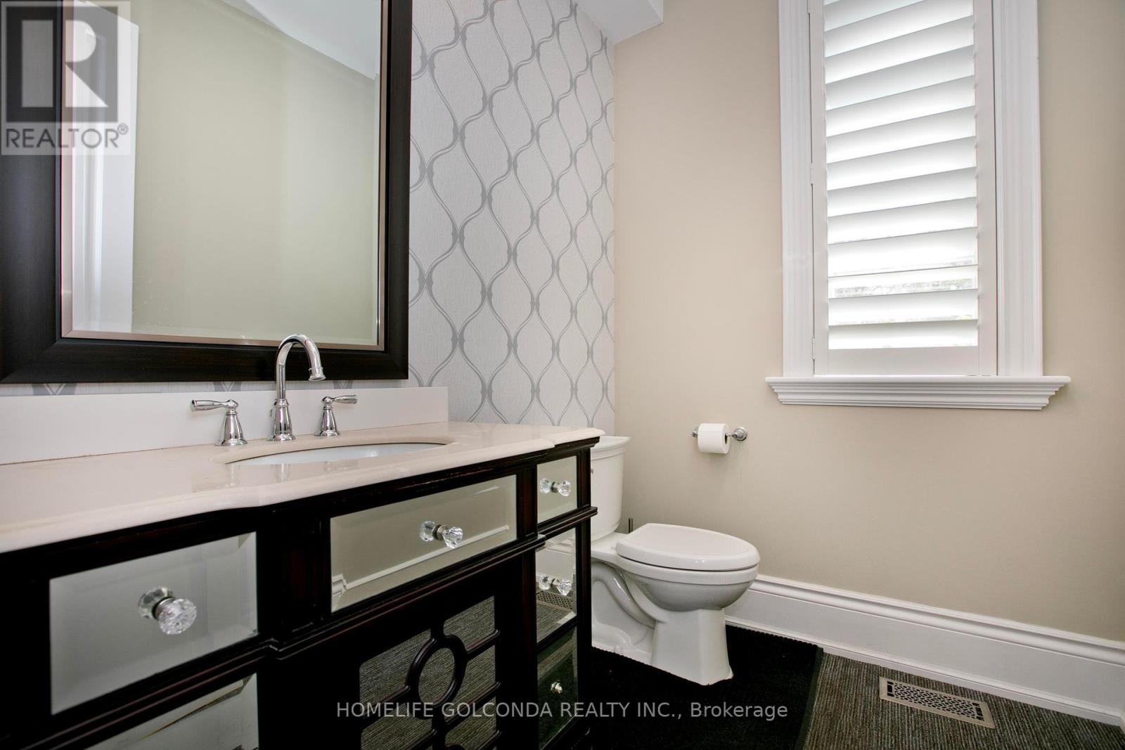 138 Centre Street, Vaughan, Ontario  L4J 1G4 - Photo 12 - N12113292