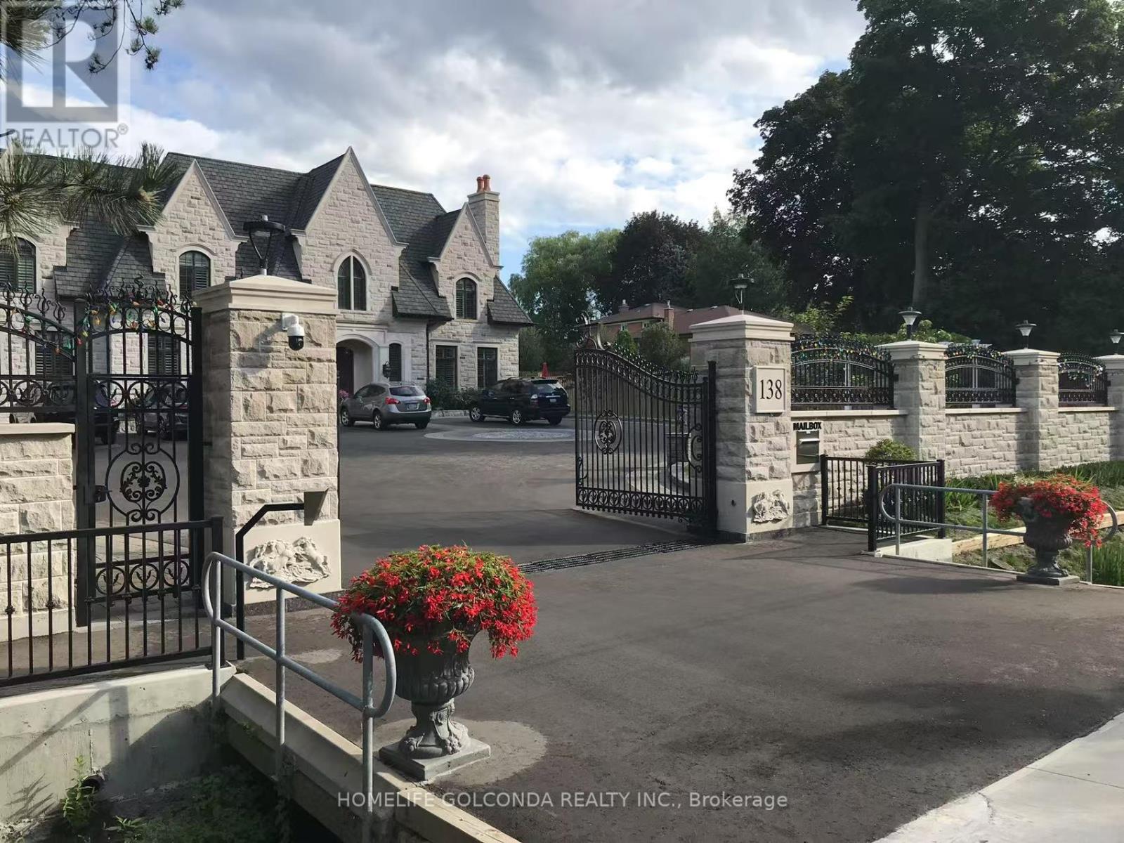 138 Centre Street, Vaughan, Ontario  L4J 1G4 - Photo 4 - N12113292