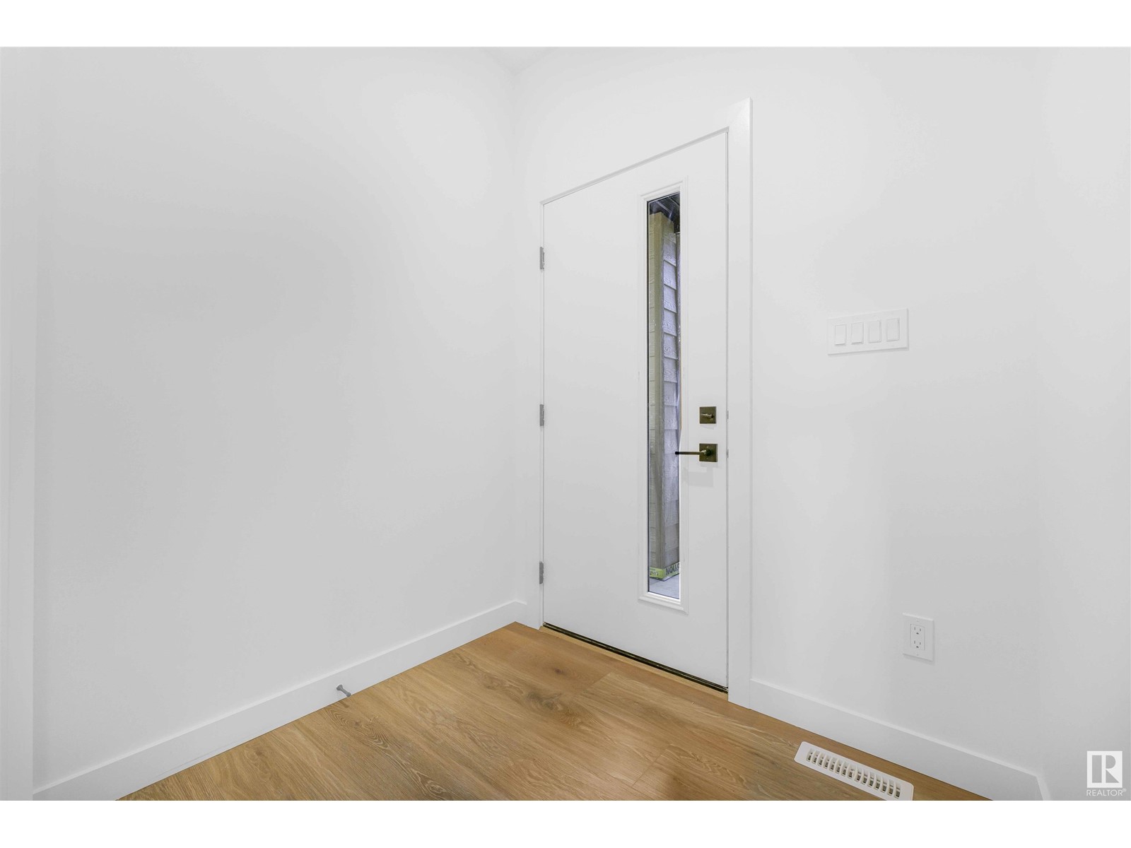 Property at 46 GRASSVIEW CR image 3