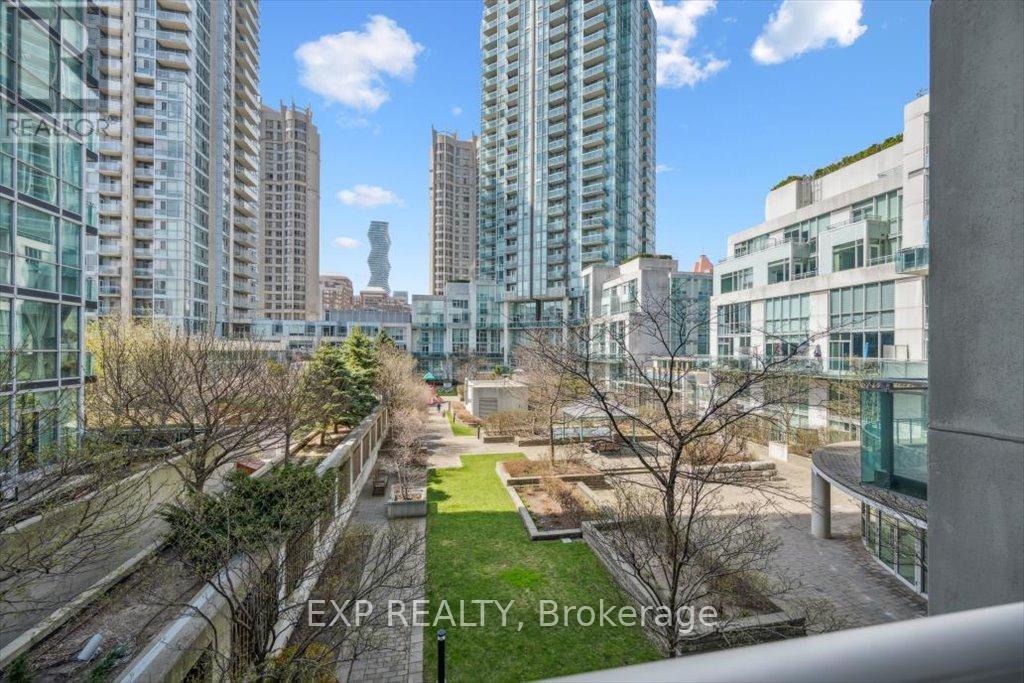 707 - 220 Burnhamthorpe Road W, Mississauga, Ontario  L5B 4N4 - Photo 10 - W12113245