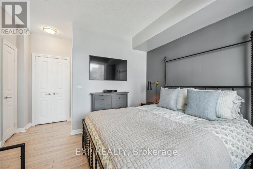 707 - 220 Burnhamthorpe Road W, Mississauga, Ontario  L5B 4N4 - Photo 16 - W12113245