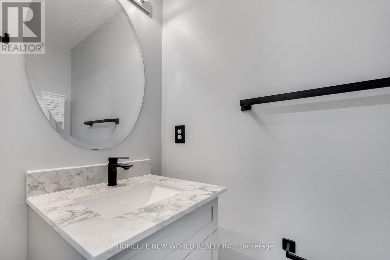 4884 Capri Crescent, Burlington, Ontario  L7M 0H8 - Photo 11 - W12113294