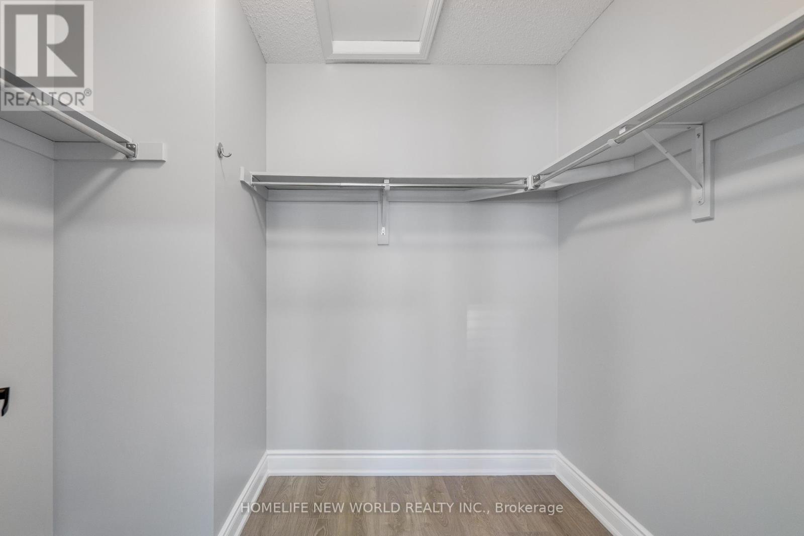 4884 Capri Crescent, Burlington, Ontario  L7M 0H8 - Photo 17 - W12113294