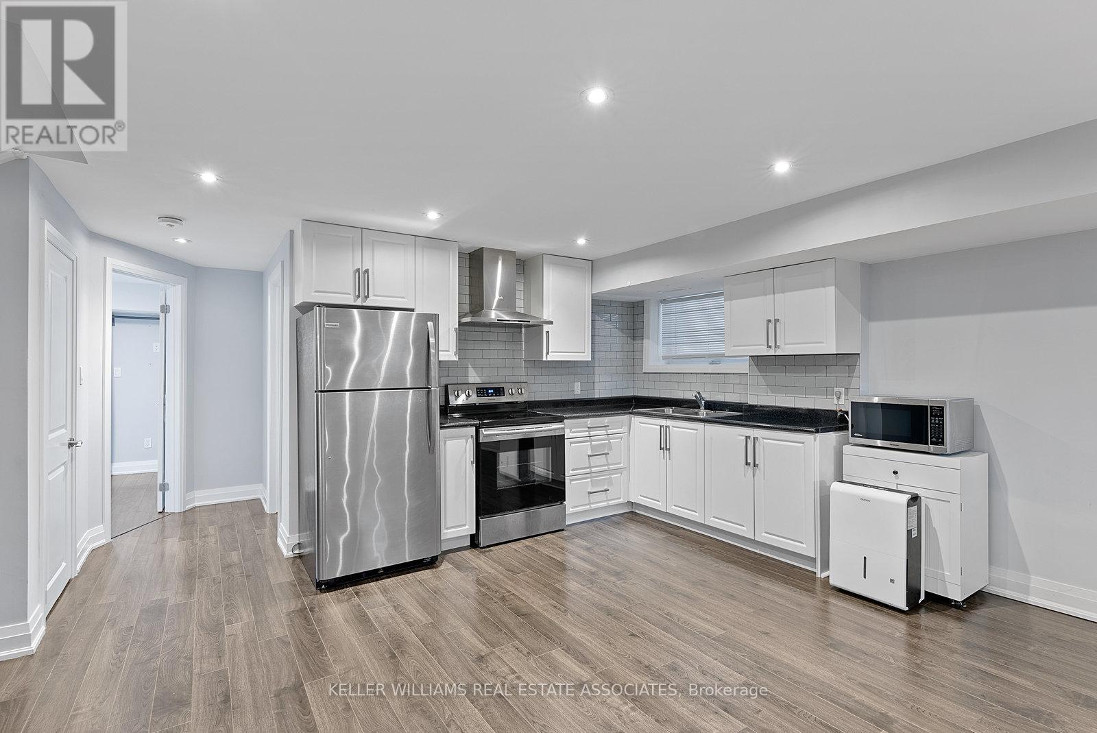 1 - 2504 Lakeshore Boulevard W, Toronto (Mimico), Ontario  M8V 1E1 - Photo 9 - W12113302