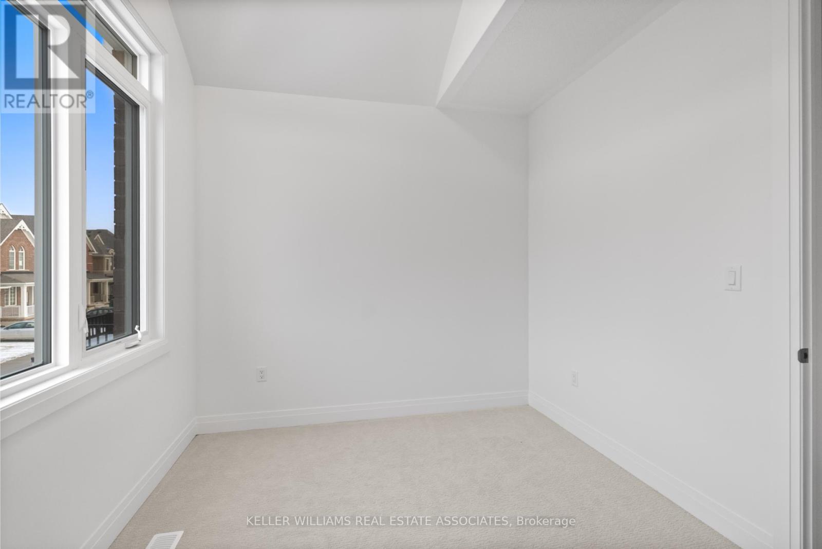 16 Aster Woods Drive, Caledon, Ontario  L7C 4N8 - Photo 35 - W12113338