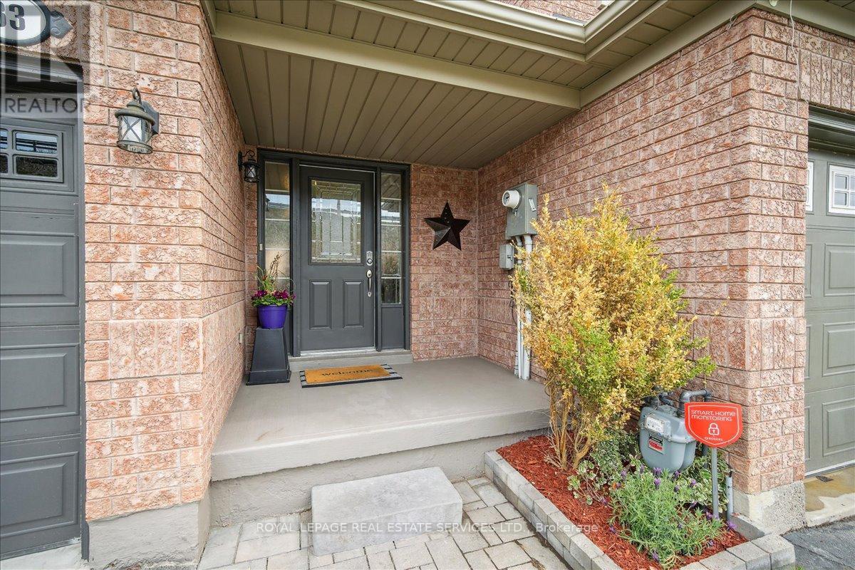 83 Crystal Glen Crescent, Brampton (Credit Valley), Ontario  L6X 0K8 - Photo 3 - W12113355