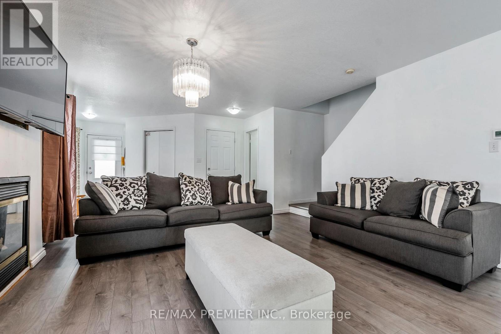 23 Chester Drive, Cambridge, Ontario  N1T 2C4 - Photo 4 - X12113212