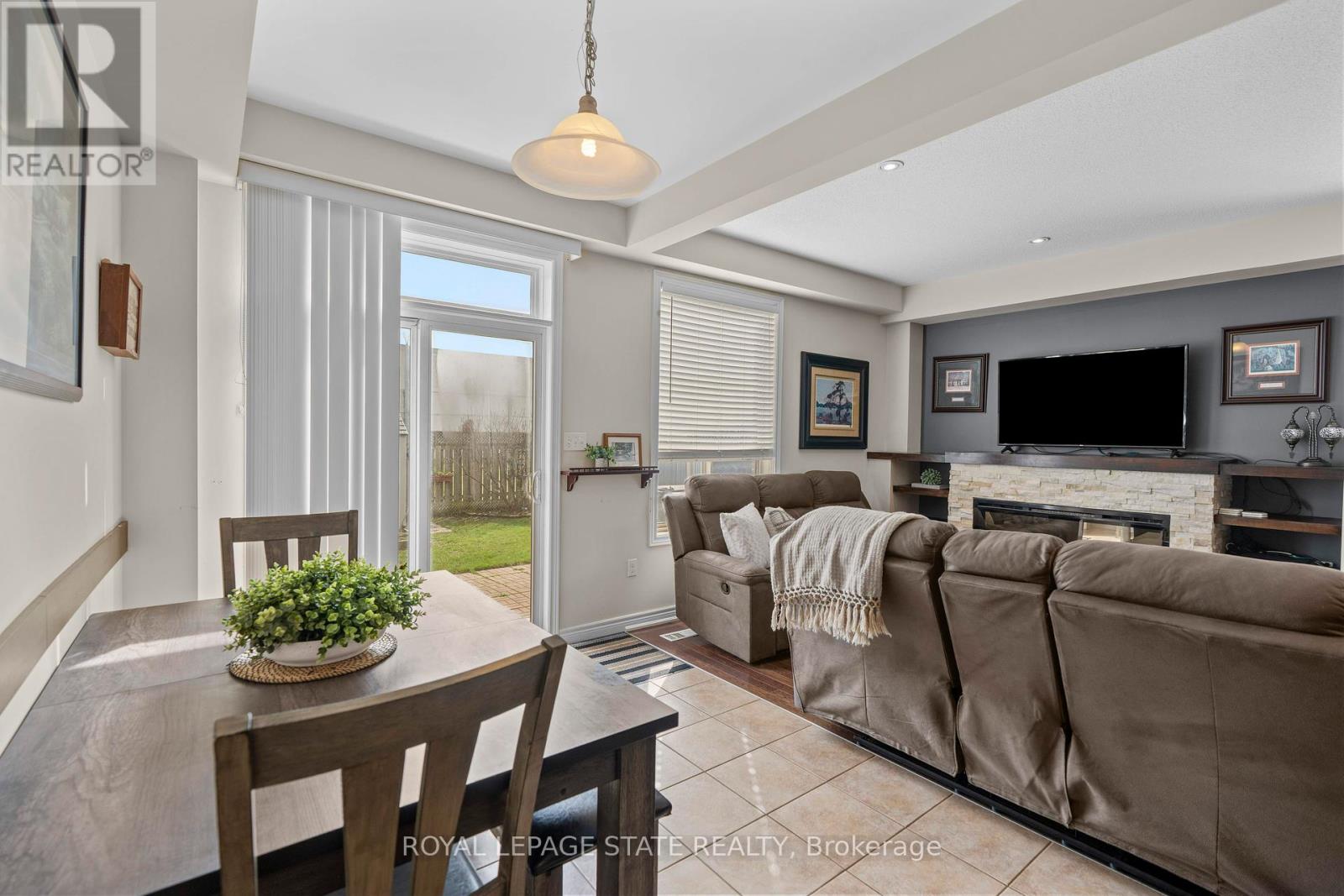 27 Marina Point Crescent, Hamilton, Ontario  L8E 0E4 - Photo 9 - X12113308