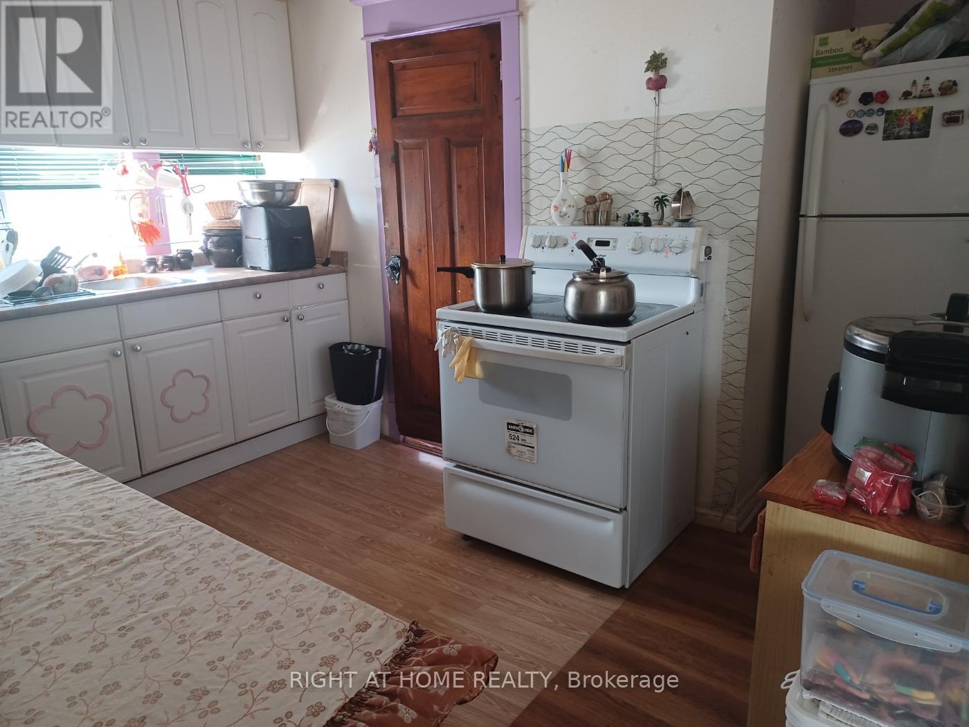 52 Sykes Street S, Meaford, Ontario  N4L 1E3 - Photo 13 - X12113314