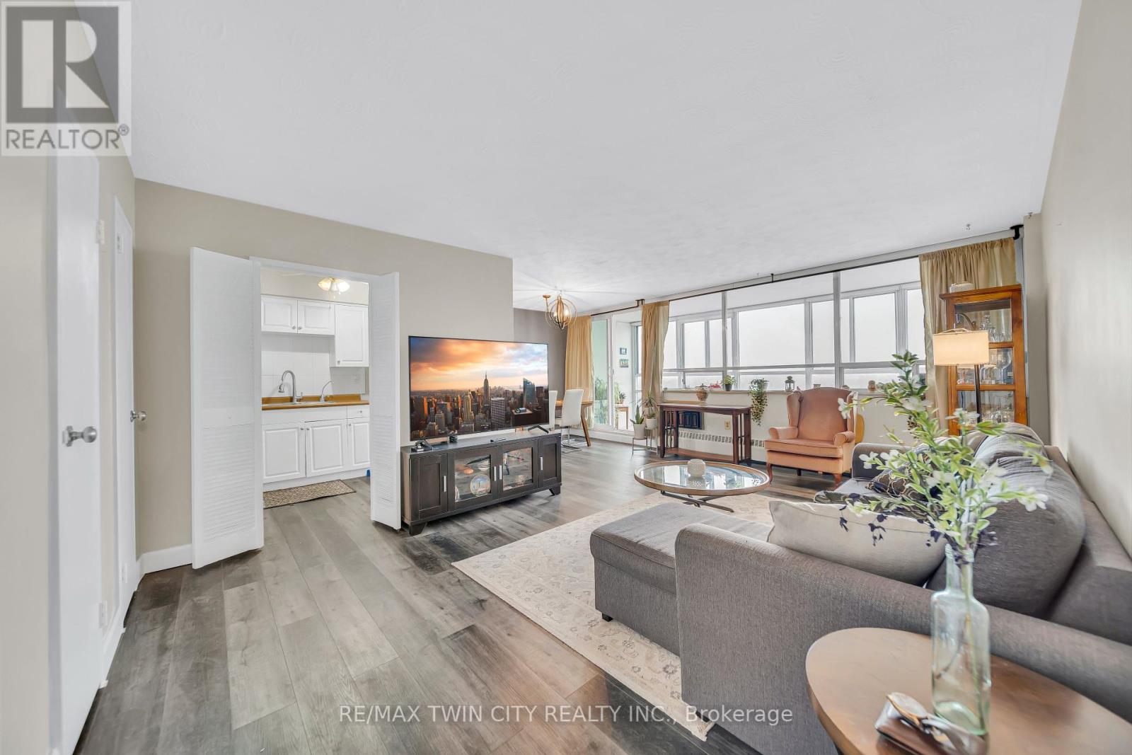 Property at 701 - 24 MIDLAND DRIVE image 4