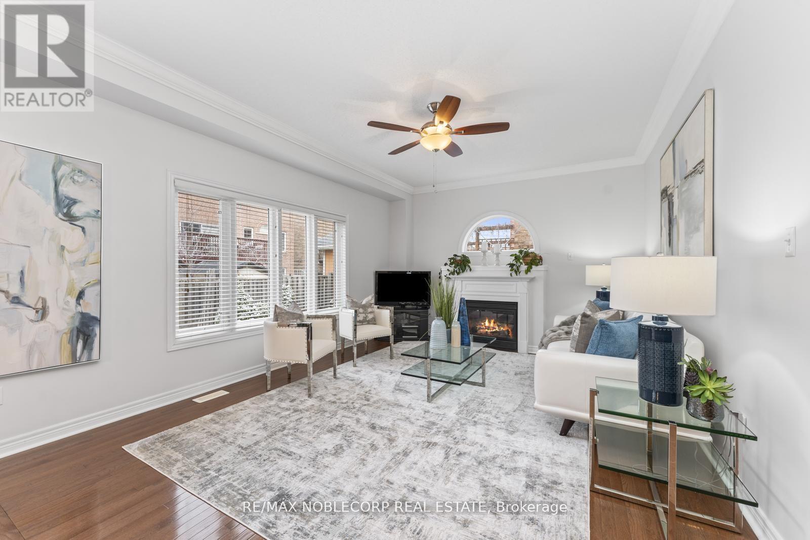 36 Venice Gate Drive, Vaughan, Ontario  L4H 0E7 - Photo 12 - N12003548