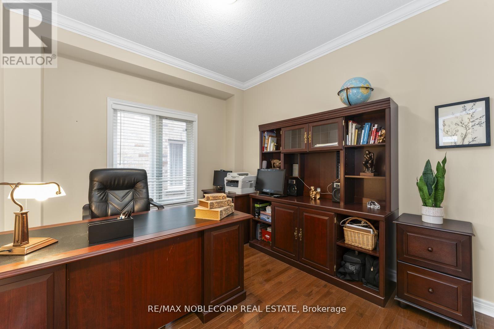36 Venice Gate Drive, Vaughan, Ontario  L4H 0E7 - Photo 9 - N12003548