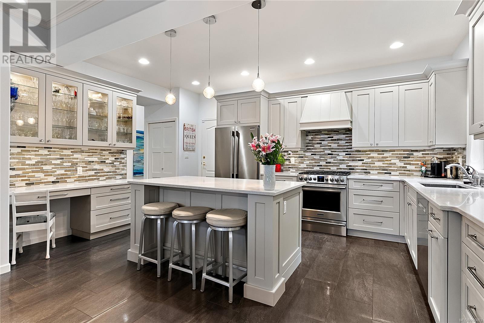 Property at 2543 Beaufort Rd image 3