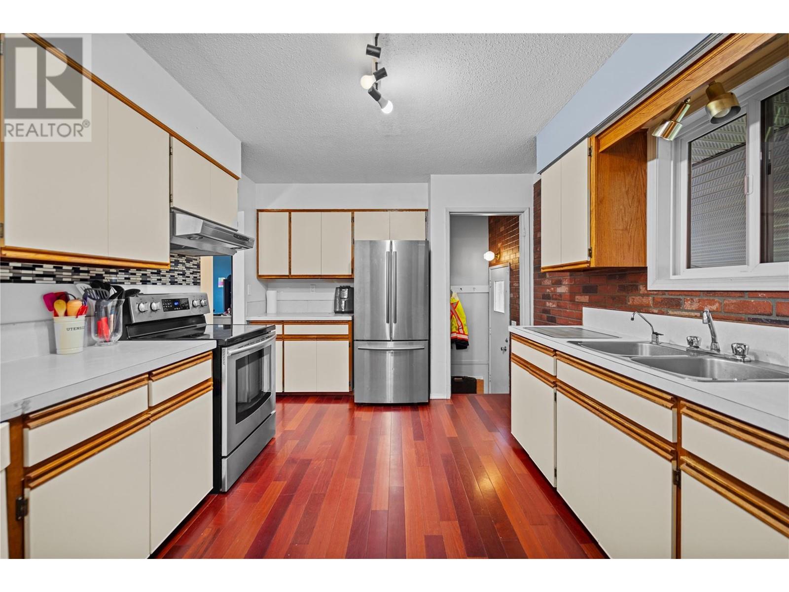 1267 Creston Place, Kamloops, British Columbia  V2B 2Y7 - Photo 6 - 10345409