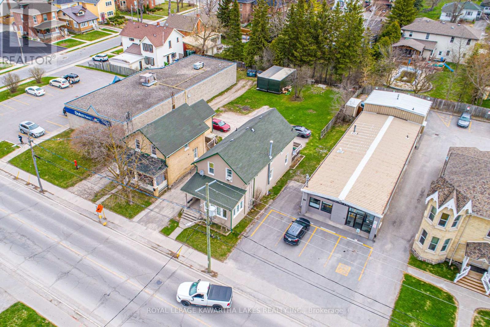 Property at 86 LINDSAY STREET S image 4