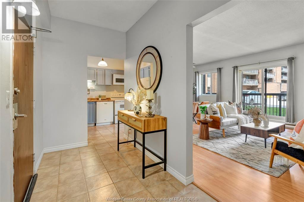 Property at 3950 WYANDOTTE STREET East Unit# 102 image 3