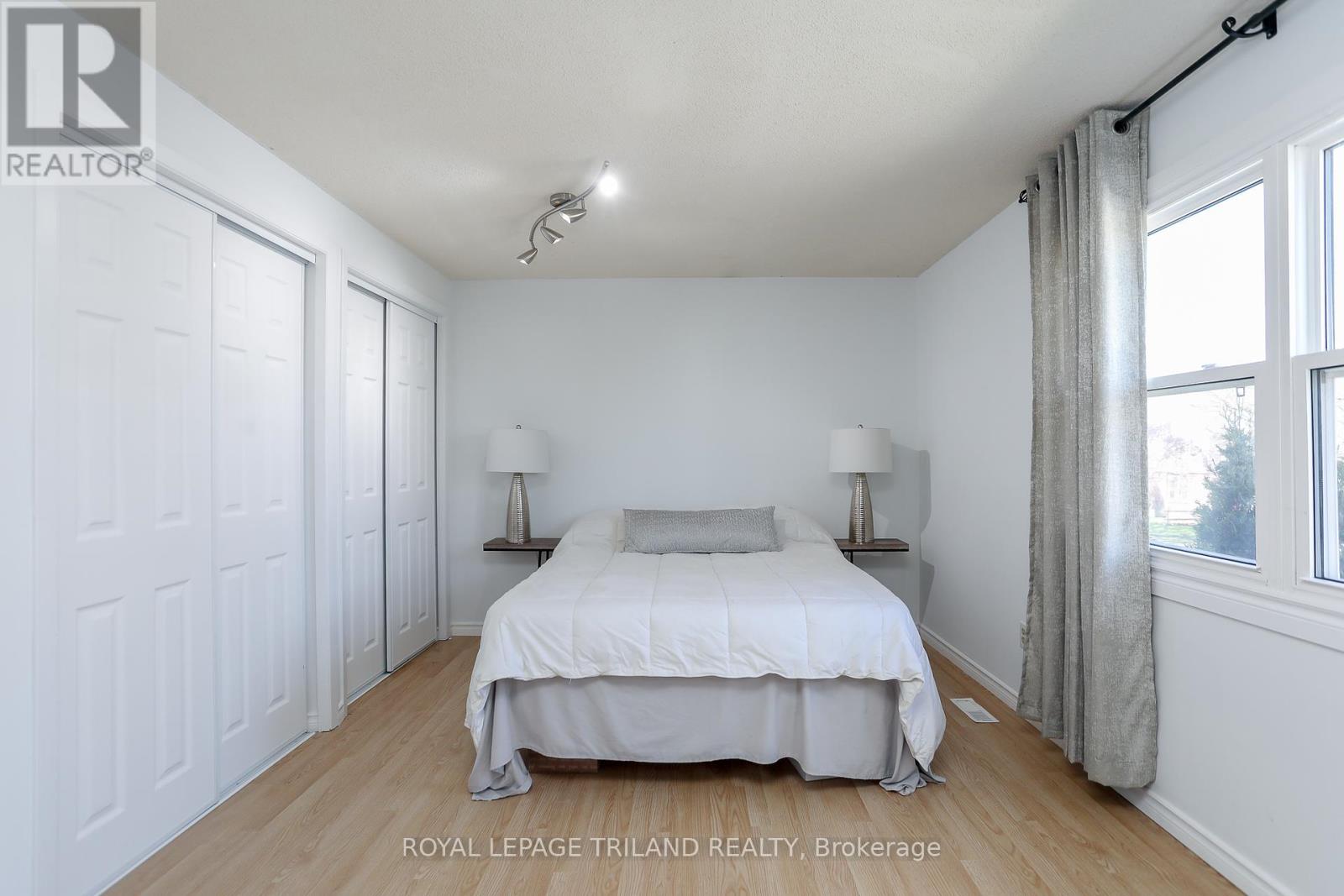 122 Golfdale Crescent, London South, Ontario N6C 5X6 - Photo 18 - X12113397