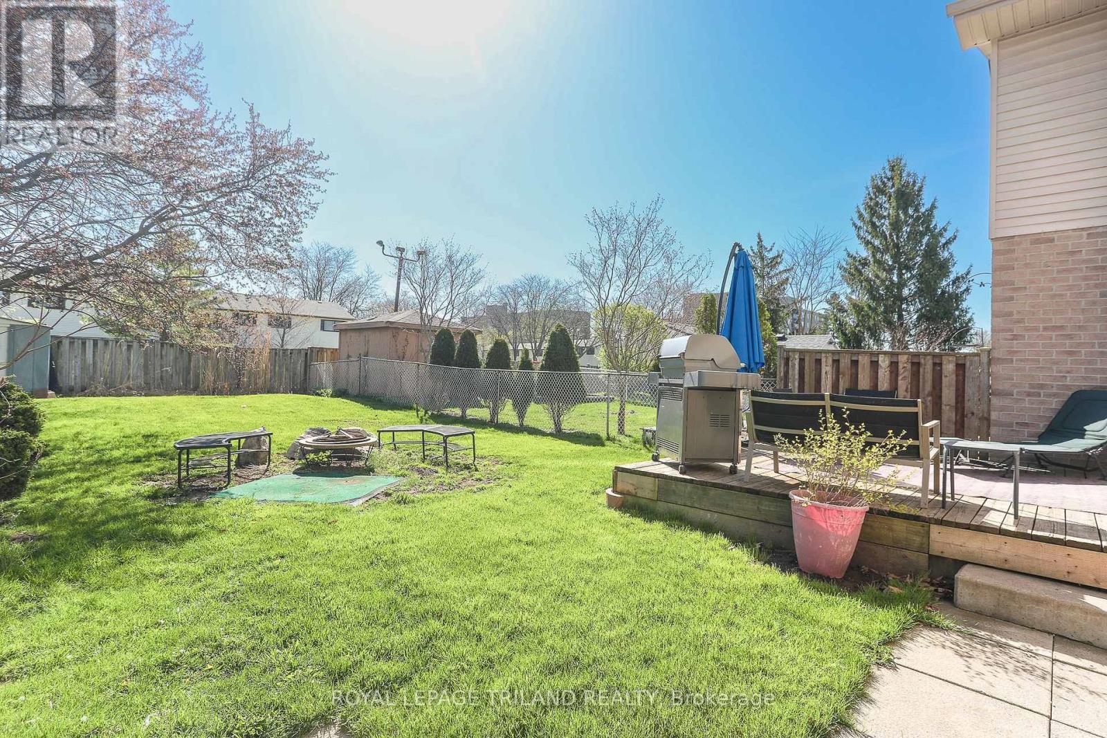 122 Golfdale Crescent, London South, Ontario N6C 5X6 - Photo 35 - X12113397