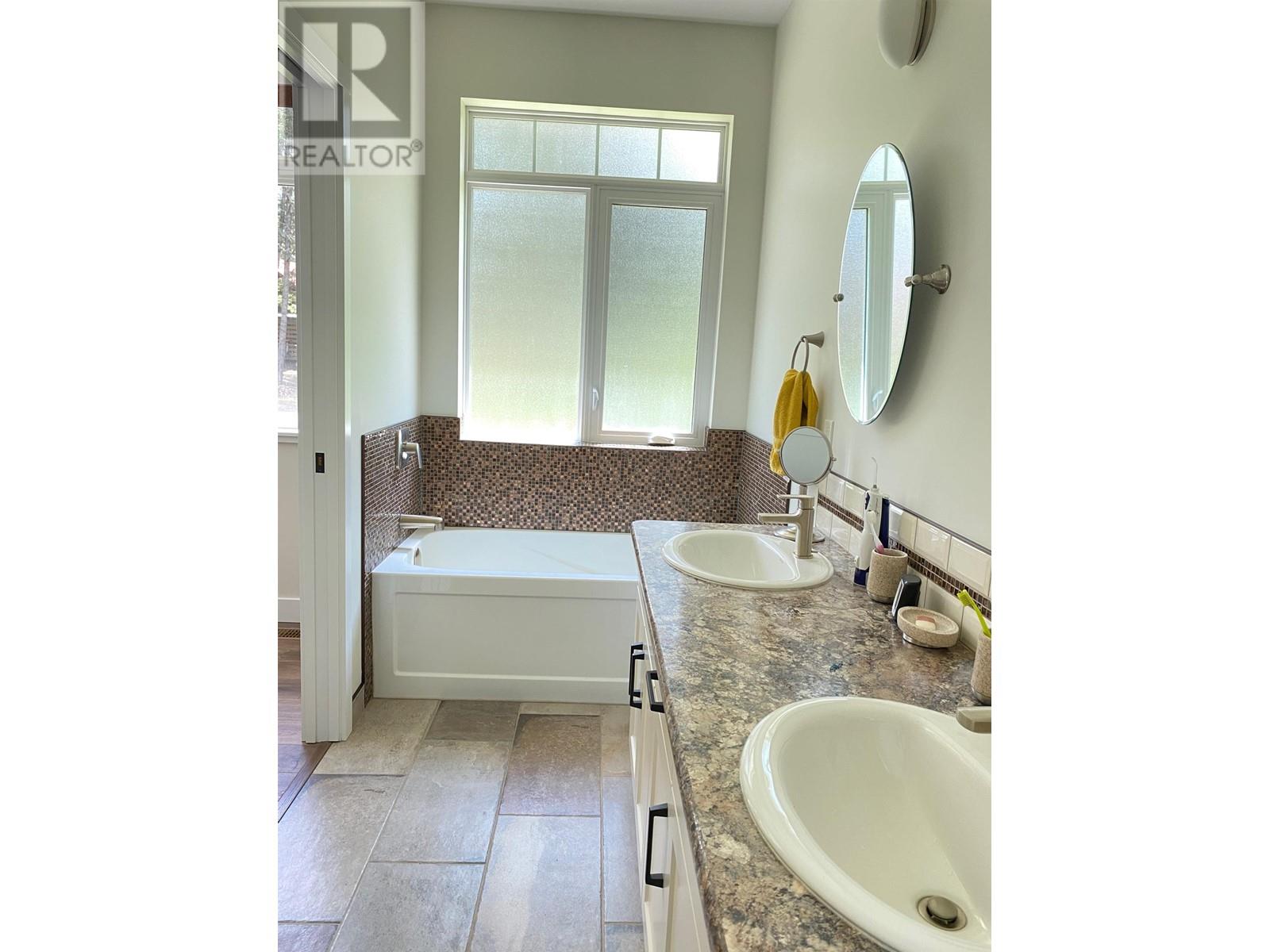 5330 Annaham Crescent, 108 Mile Ranch, British Columbia  V0K 2Z0 - Photo 32 - R2994766