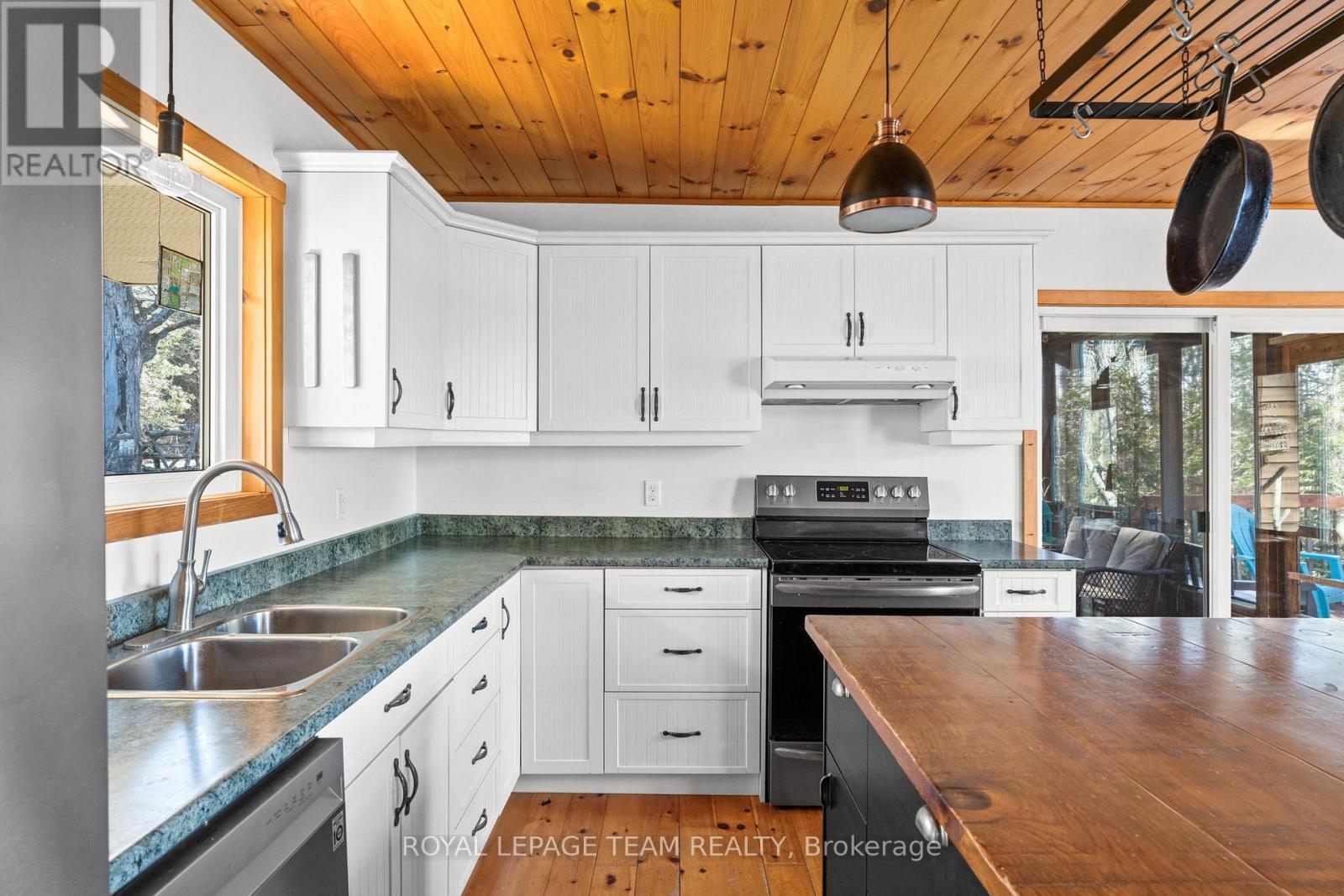 510 31a Clear Lake Lane, Tay Valley, Ontario  K0H 2B0 - Photo 6 - X12113404