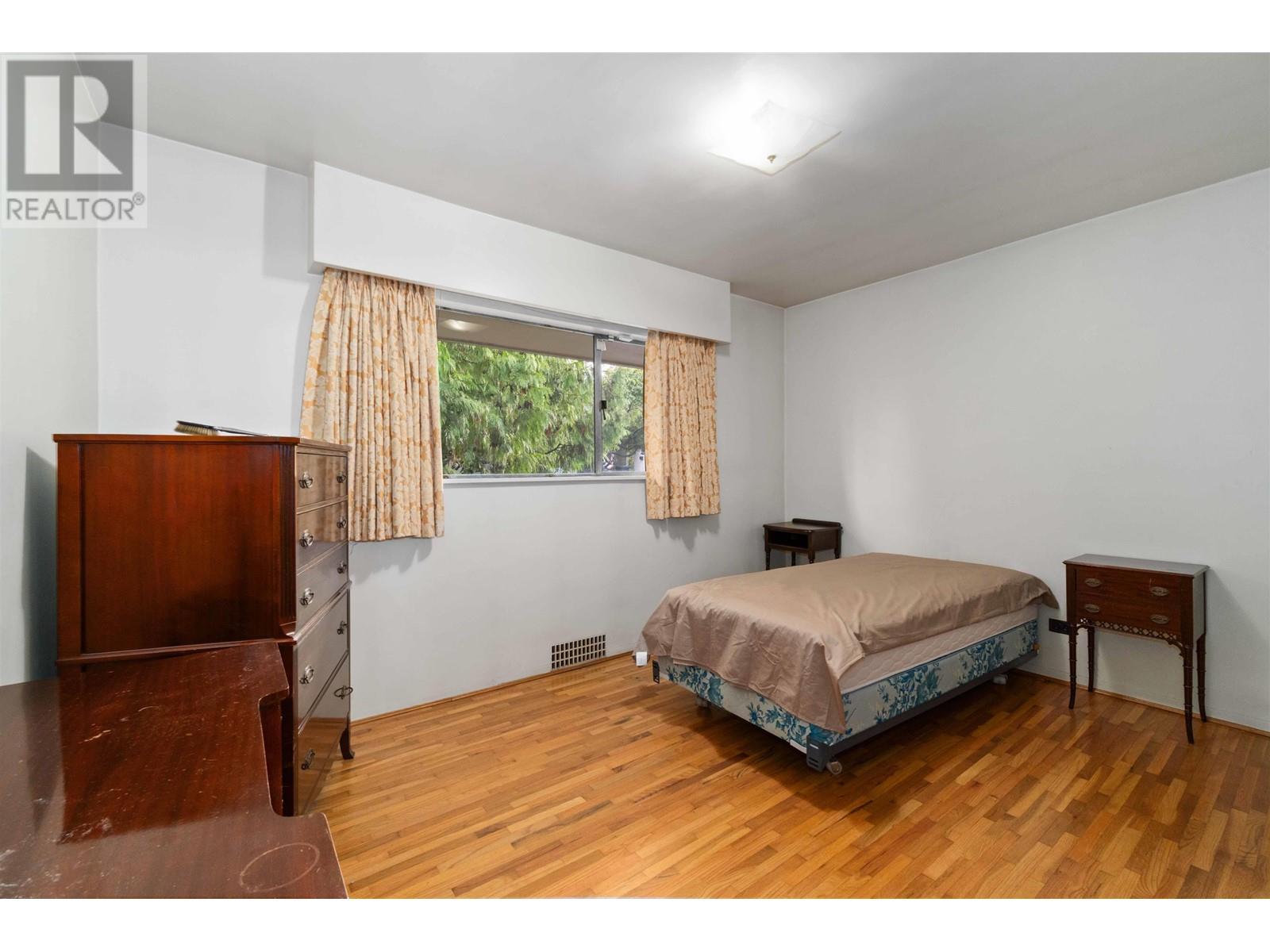 901 Como Lake Avenue, Coquitlam, British Columbia  V3J 3N4 - Photo 11 - R2996319