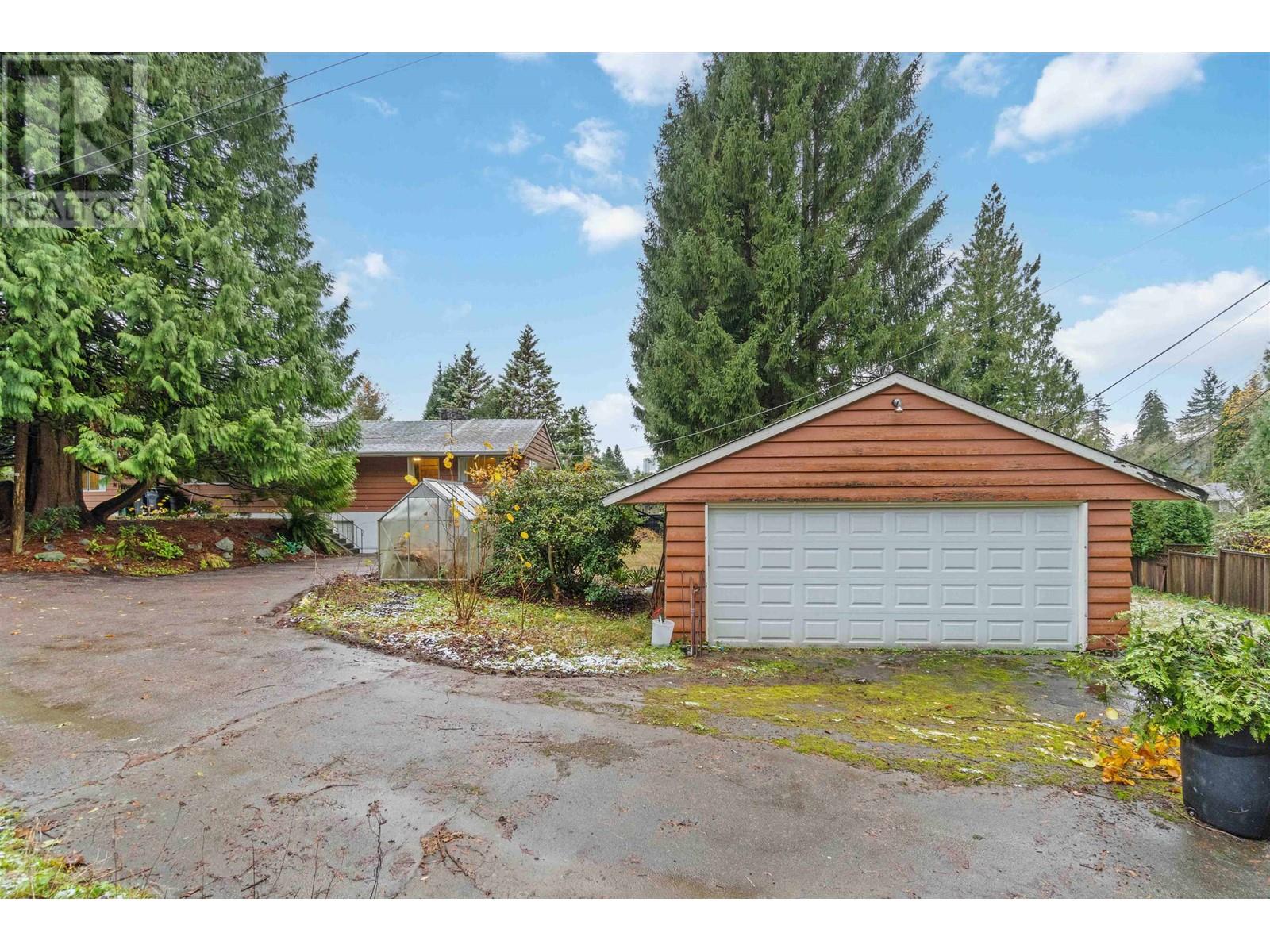 901 Como Lake Avenue, Coquitlam, British Columbia  V3J 3N4 - Photo 30 - R2996319