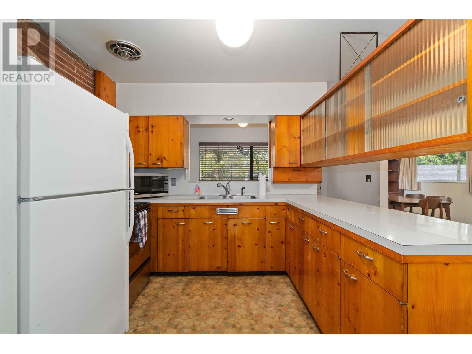Property at 901 COMO LAKE AVENUE image 5