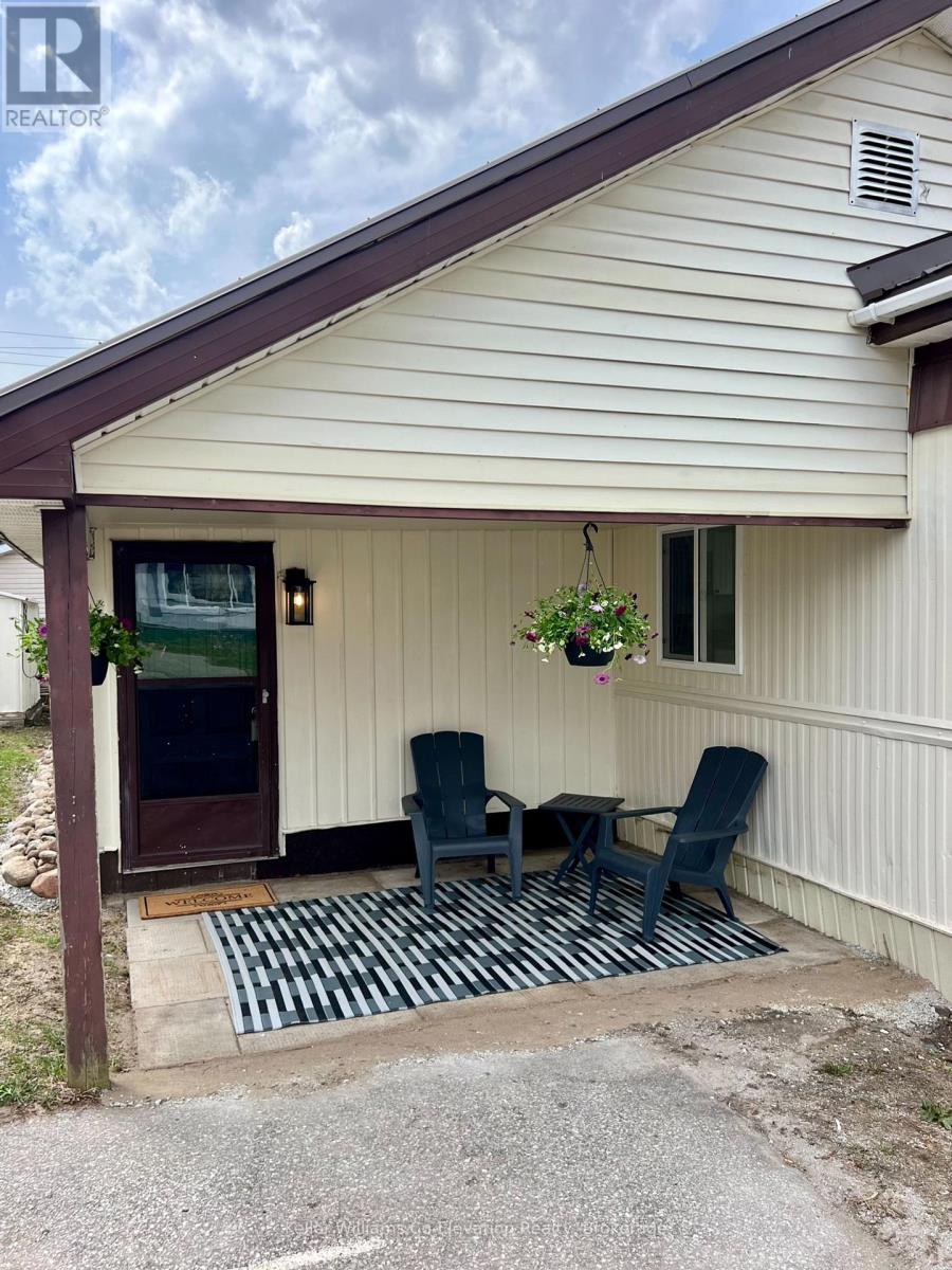 4114 Evergreen Terrace, Severn, Ontario  L3V 0V1 - Photo 4 - S12113363