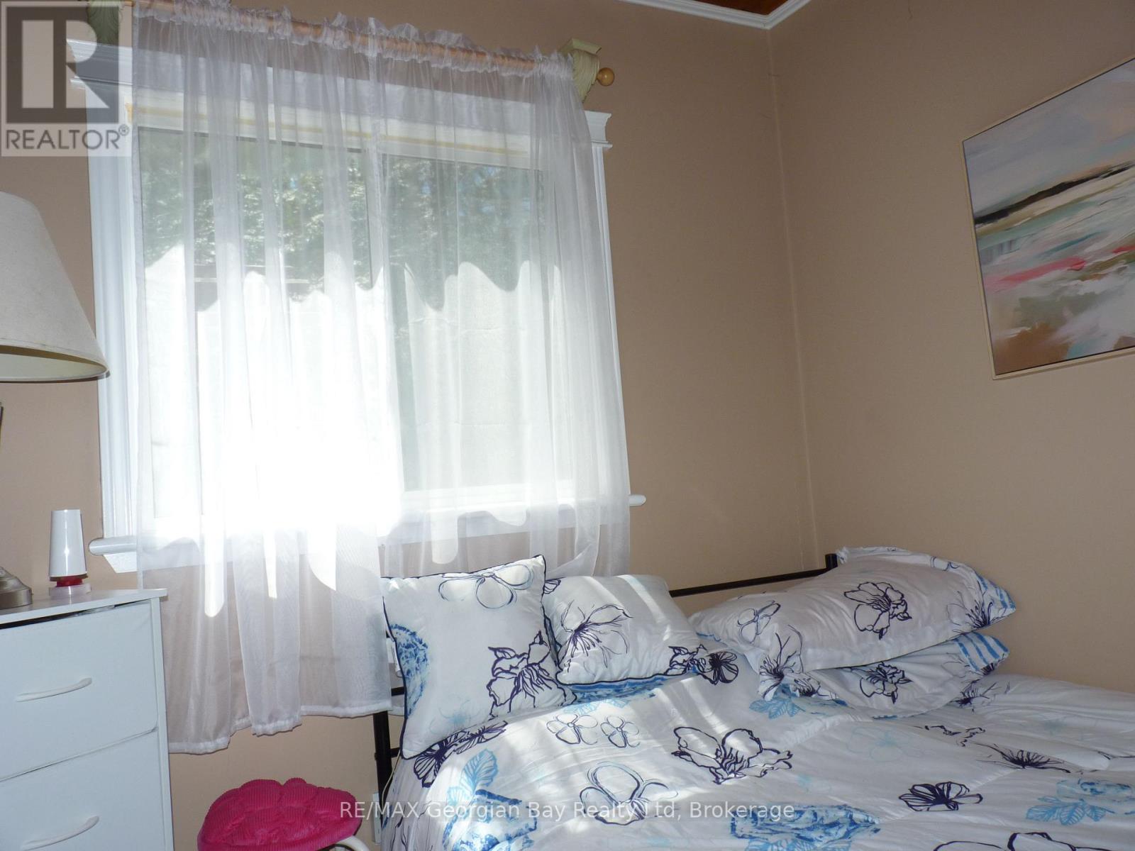 19 Third Street, Tiny, Ontario  L0L 2J0 - Photo 12 - S12113367