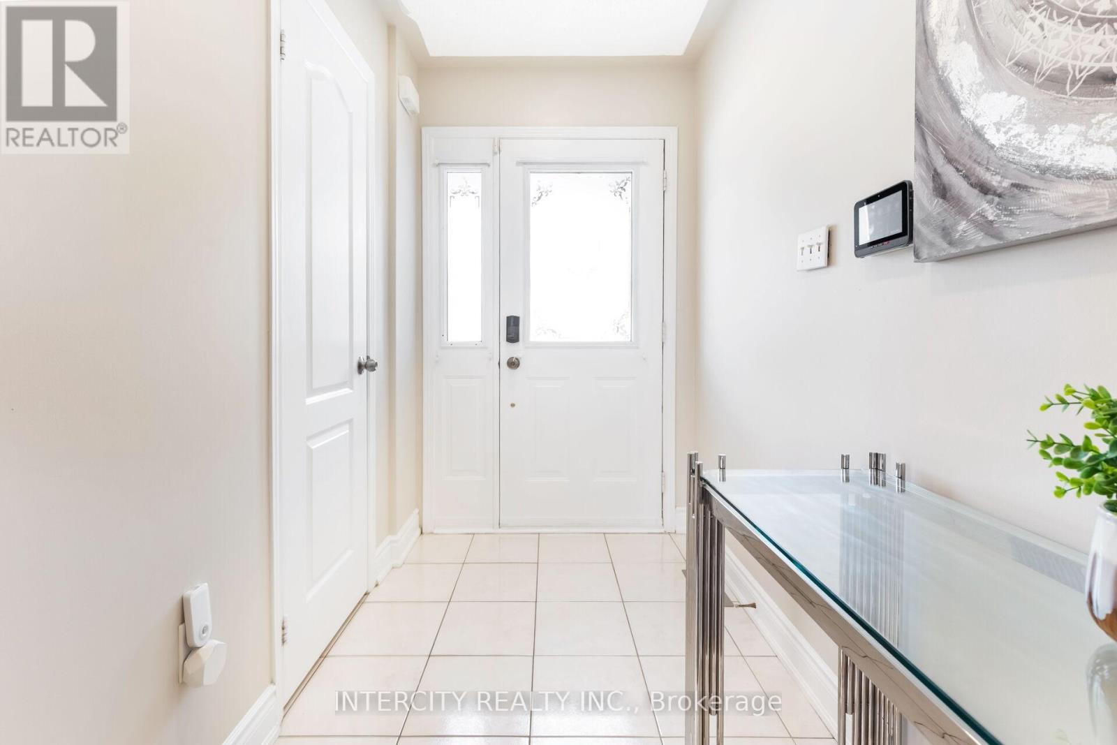 54 Amethyst Circle, Brampton, Ontario  L6P 0Z3 - Photo 6 - W12112614