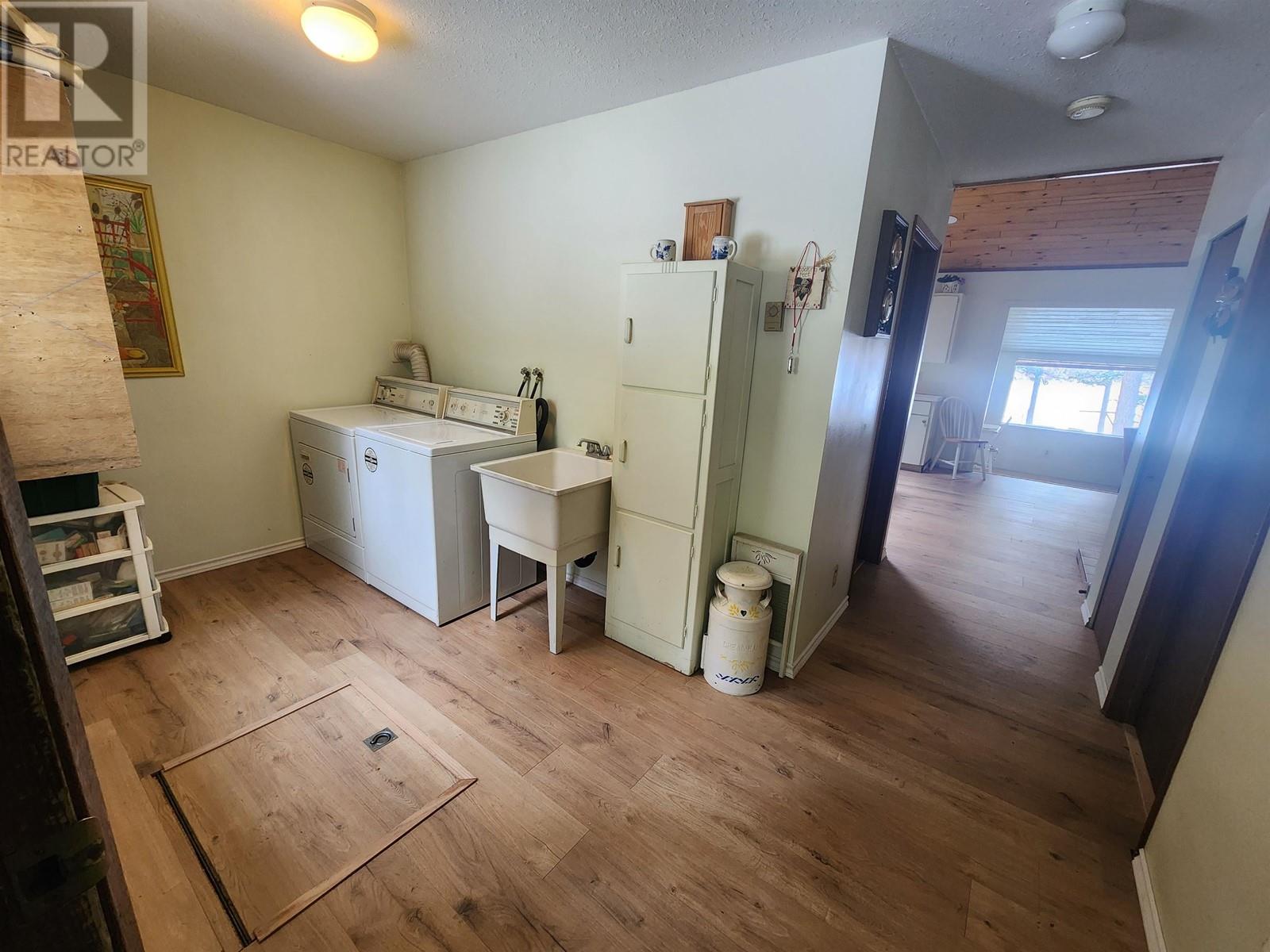 7344 E Young Lake Road, 70 Mile House, British Columbia  V0K 2K2 - Photo 30 - R2972086