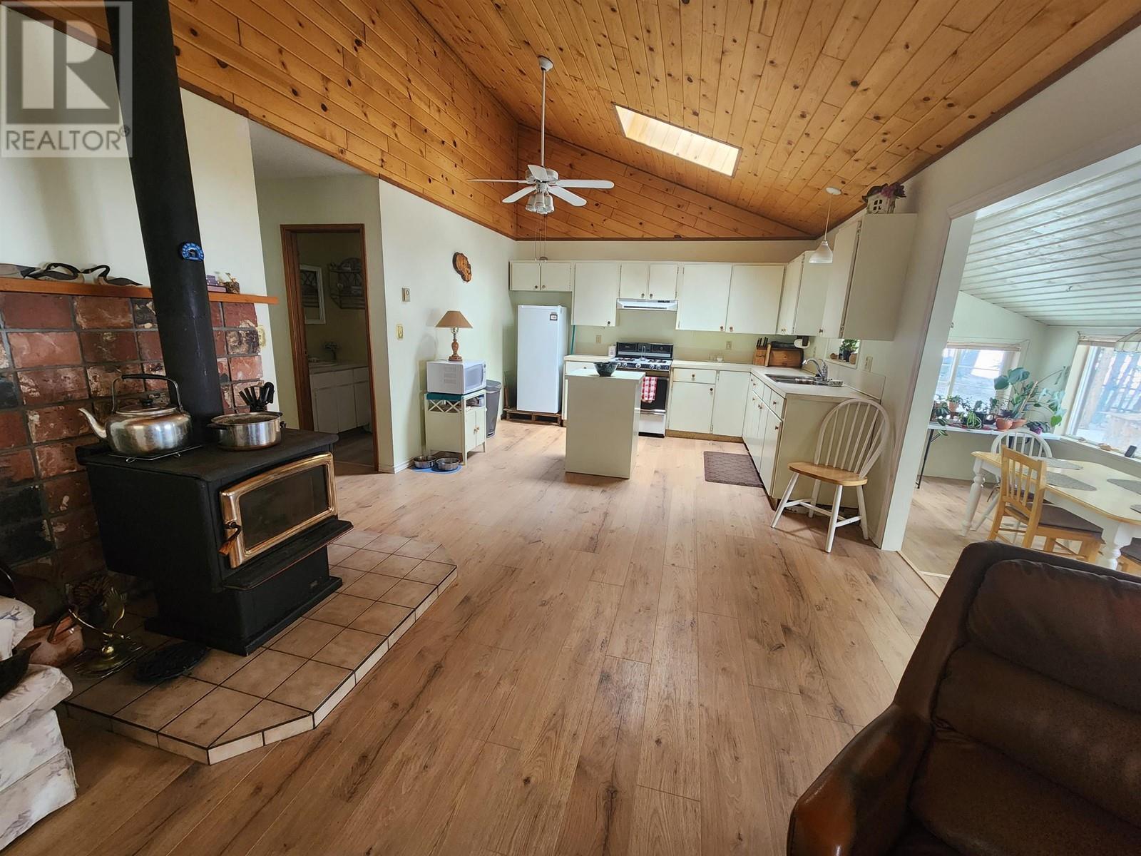 7344 E Young Lake Road, 70 Mile House, British Columbia  V0K 2K2 - Photo 22 - R2972086