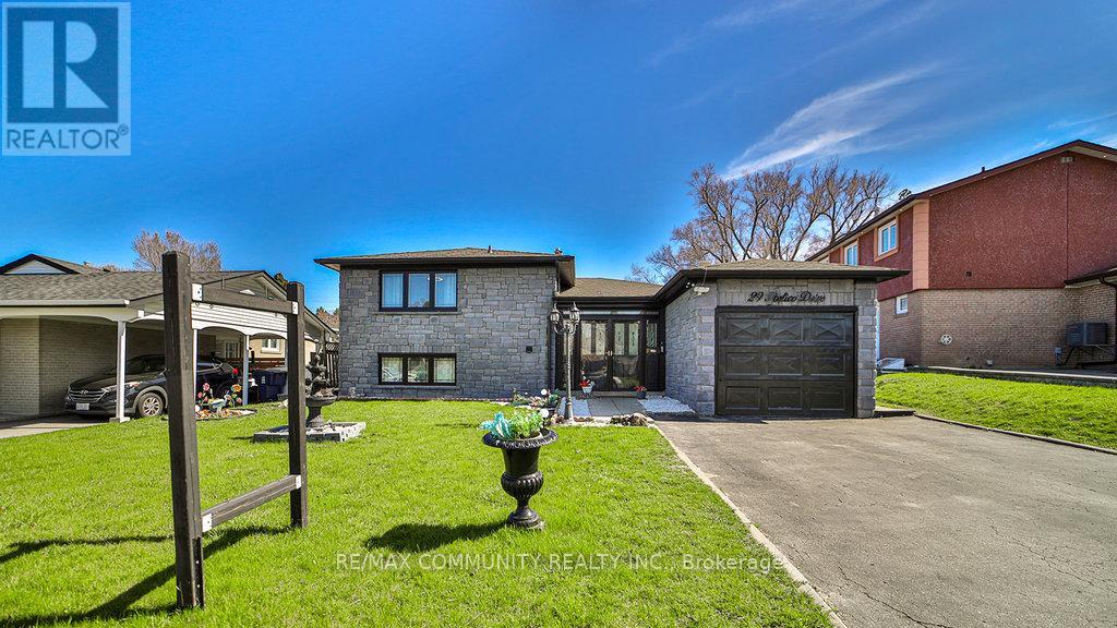 <div class="slider-price">$1,199,999</div><p>29 Portico Drive, Toronto, Ontario</p>