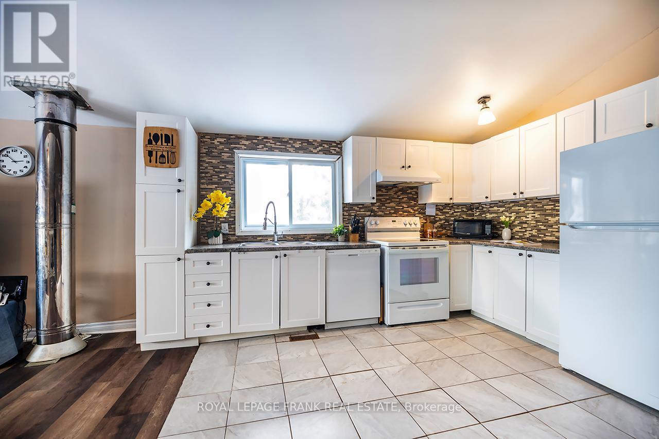 121 Ball Point Road, Kawartha Lakes, Ontario K0M 2C0 - Photo 22 - X12112799