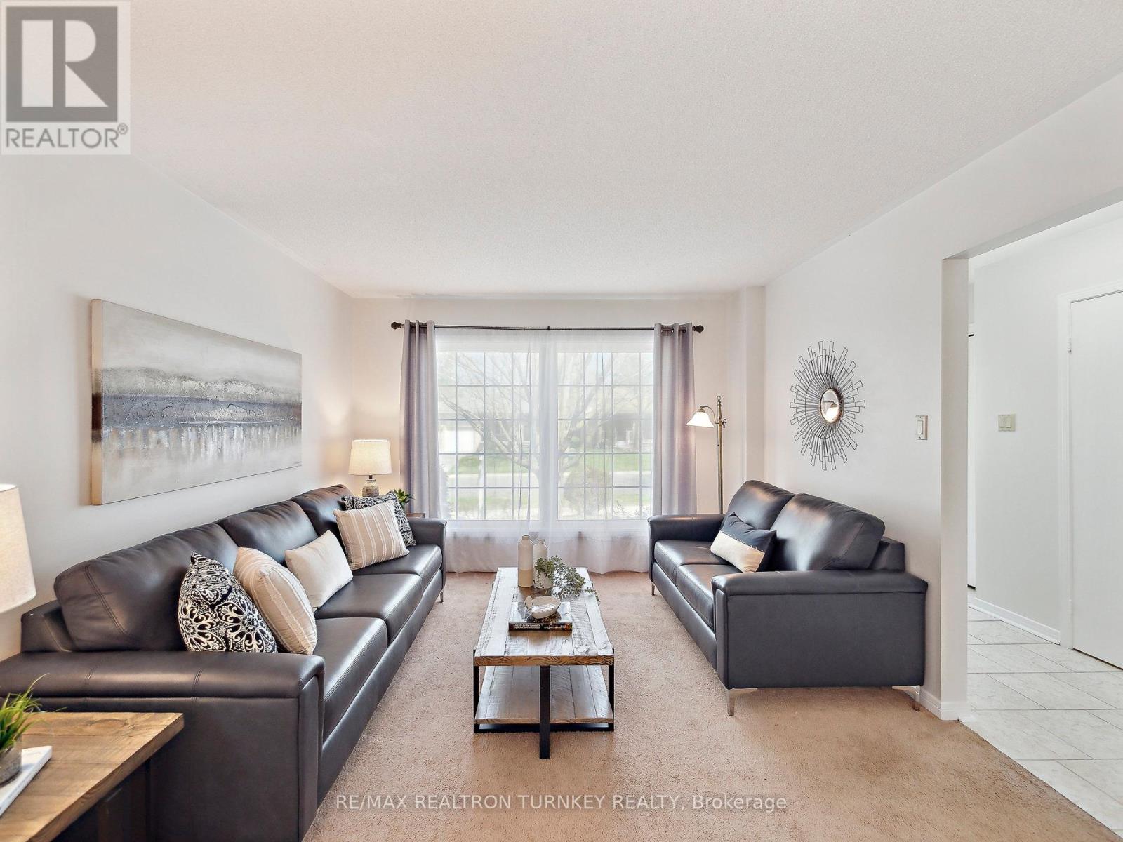 378 Ashworth Drive, Newmarket, Ontario  L3Y 6T6 - Photo 5 - N12113379