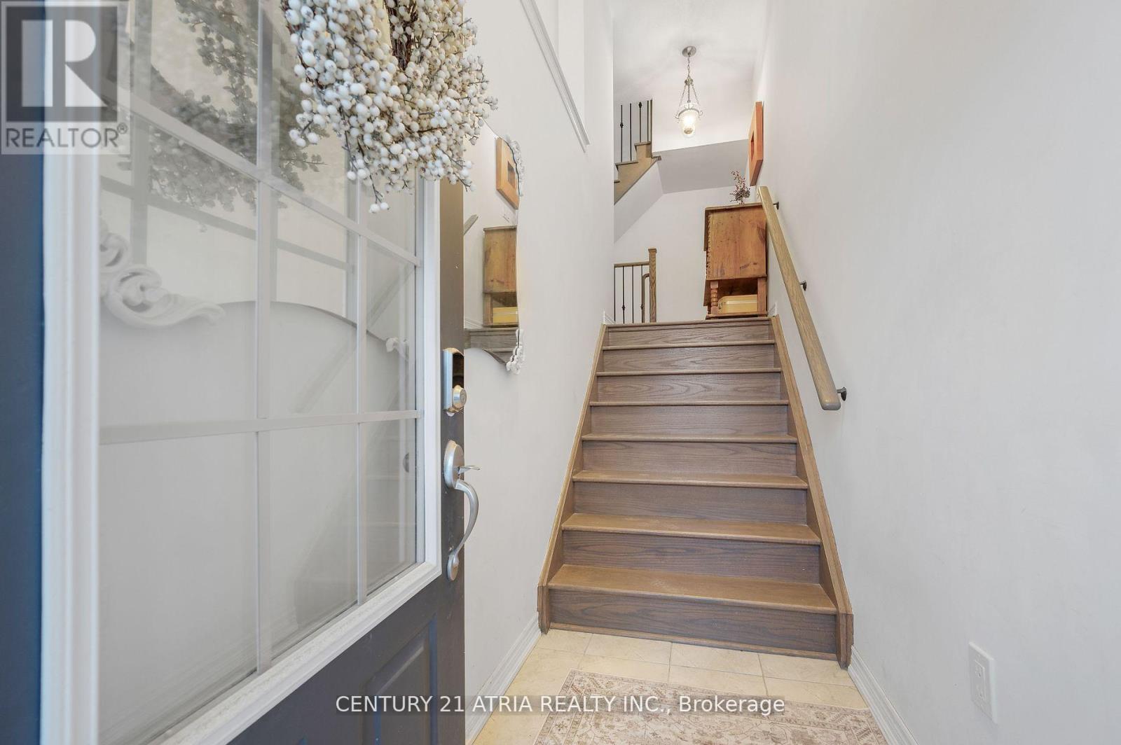 Property at 95 BEECHBOROUGH CRESCENT image 2