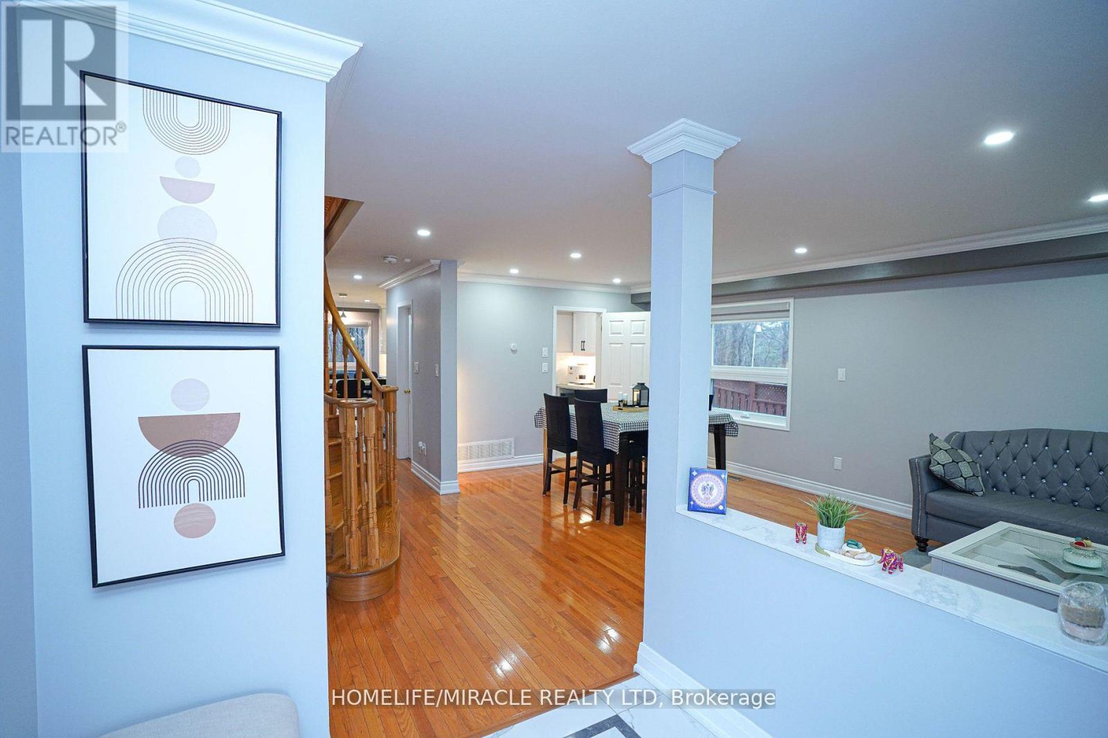 Property at 6 MAPLECREST COURT image 4